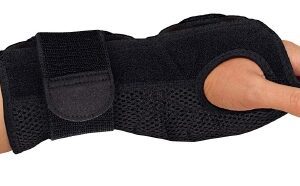 Night Wrist Brace Mueller Fabric / Metal Left or Right Hand Black One Size Fits Most