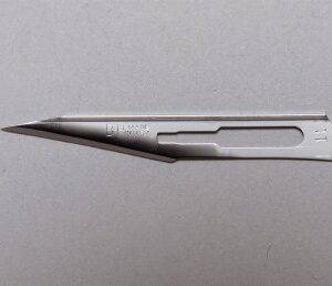Surgical Blade Bard-Parker Rib-Back Carbon Steel No. 11 Sterile