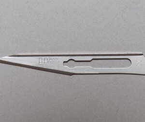 Surgical Blade Bard-Parker SafetyLock Rib-Back Carbon Steel No. 11 Sterile