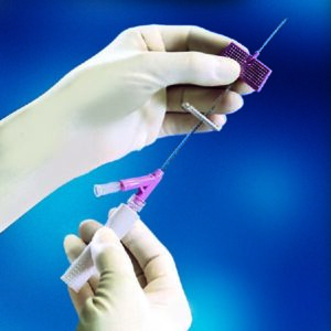 Closed IV Catheter Saf-T-Intima 24 Gauge 3/4 Inch BD Vialon Winged Hub Blood Control