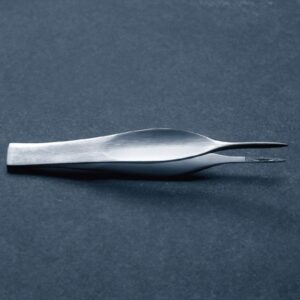 Splinter Forceps McKesson Feilchenfeld 4-1/2 Inch Length Floor / Office Grade Pakistani Stainless Steel NonSterile NonLocking Thumb Handle Straight Pointed Serrated Tips with Groove