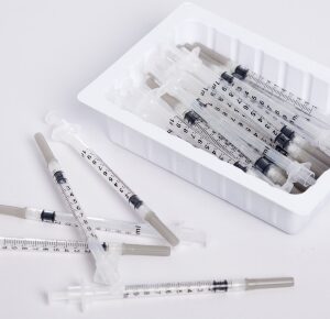 Safety Allergy Tray Sol-Care 1 mL 1/2 Inch 27 Gauge Retractable Safety Needle Regular Wall