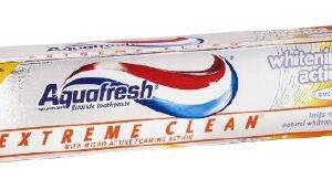 Toothpaste Acquafresh Extreme Clean Mint Blast Flavor 5.67 oz. Tube